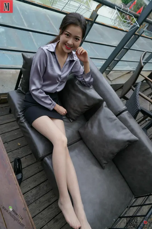 [MussGirl慕丝女郎] NO.145 沙发美女皮裙肉丝 2